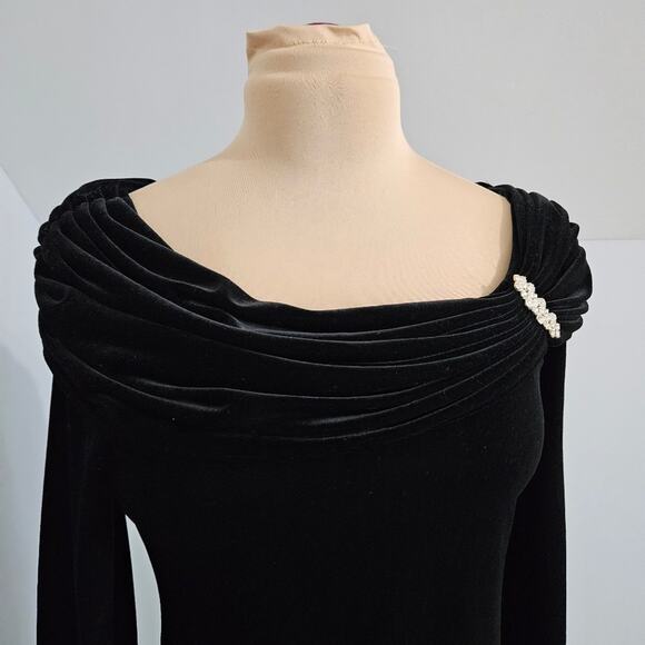 Xscape by Joanna Chen Black Crushed Velvet Rhinestone Brooch Dressy Top Small - Picture 11 of 15